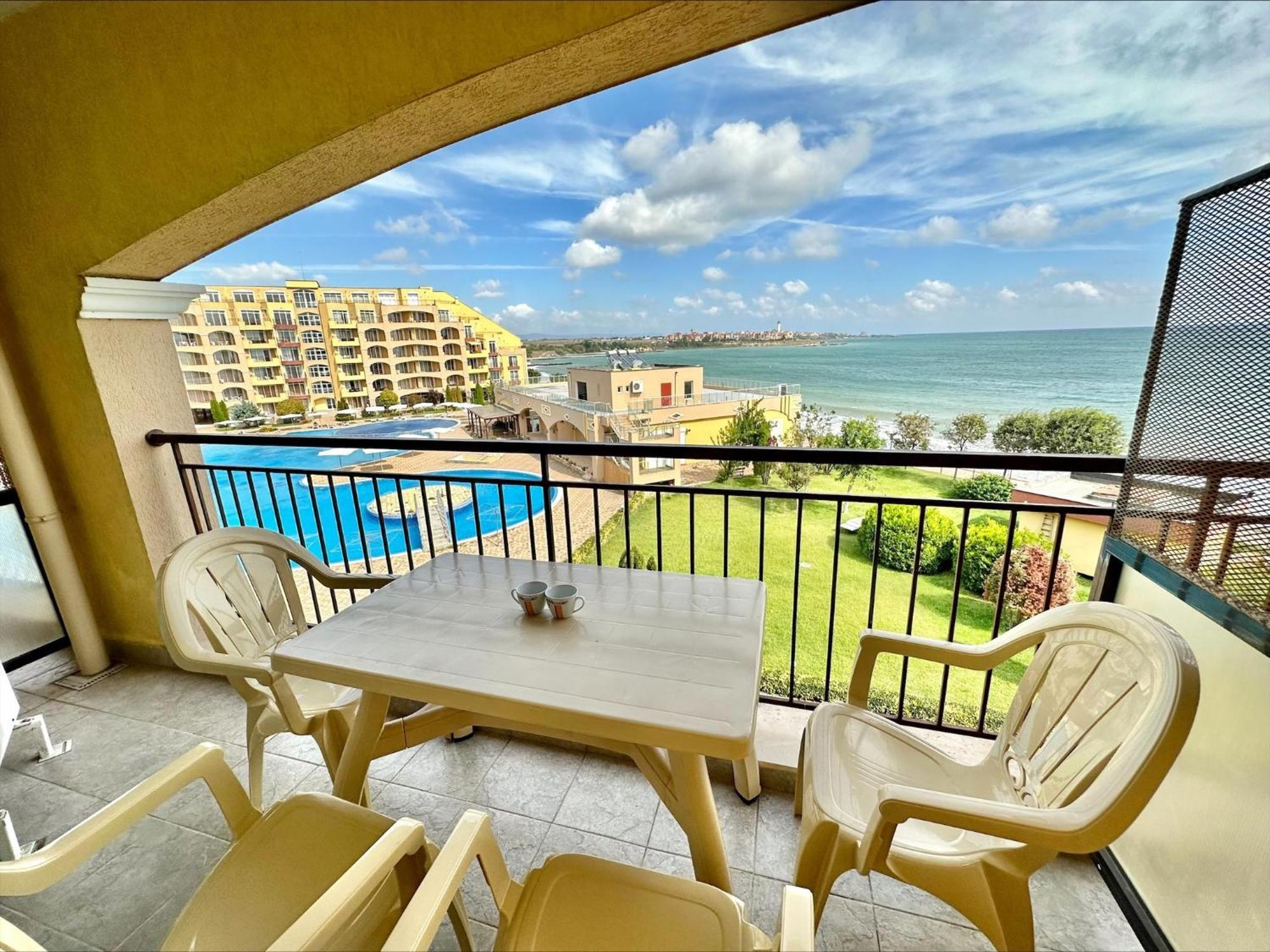 Menada Grand Resort Apartments Aheloy Quarto foto